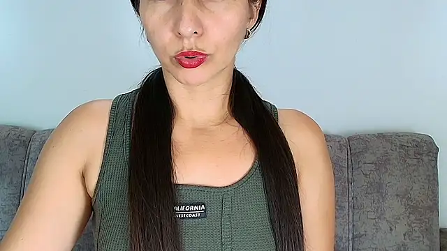 Snapshot of alana_pink95 chatting on November 13, 7:02 pm alana pink95 online show from November 13, 7:02 pm