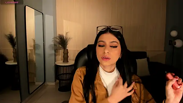 Snapshot of BellaConnorX chatting on December 2, 3:56 am BellaConnorX online show from December 2, 3:56 am