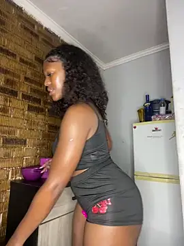 SP1CY MOMMY online show from February 5, 6:56 pm