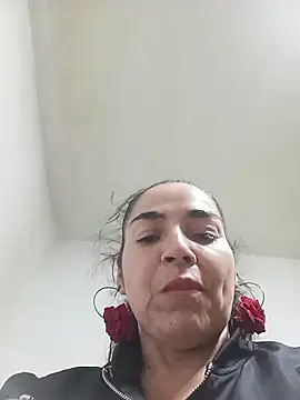 Snapshot of MaryRoze_ chatting on April 21, 1:18 am MaryRoze online show from April 21, 1:18 am
