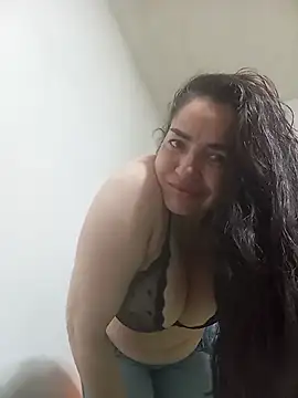 Snapshot of MaryRoze_ chatting on April 22, 1:30 am MaryRoze online show from April 22, 1:30 am