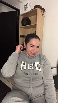 Snapshot of MaryRoze_ chatting on April 28, 1:15 am MaryRoze online show from April 28, 1:15 am