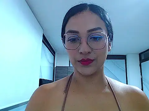 Snapshot of CamilaaOficial chatting on November 3, 3:19 am CamilaaOficial online show from November 3, 3:19 am