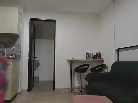 Snapshot of CamilaaOficial chatting on December 19, 3:57 am CamilaaOficial online show from December 19, 3:57 am