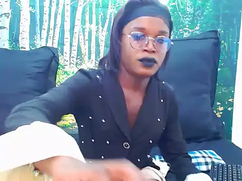 Snapshot of Lucile_Carrie chatting on June 11, 7:01 pm Lucile Carrie online show from June 11, 7:01 pm