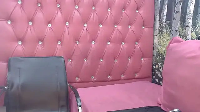 Snapshot of Lucile_Carrie chatting on July 8, 6:56 pm Lucile Carrie online show from July 8, 6:56 pm