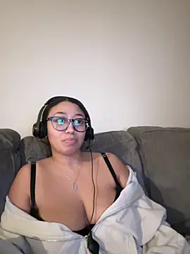 Snapshot of minha_baby chatting on December 5, 7:06 am minha baby online show from December 5, 7:06 am