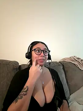 Snapshot of minha_baby chatting on December 13, 10:04 pm minha baby online show from December 13, 10:04 pm