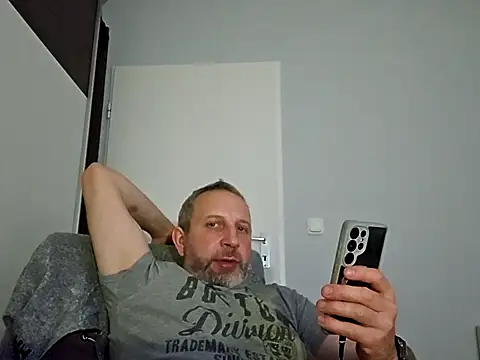 Snapshot of ghost430000 chatting on November 29, 7:17 pm ghost430000 online show from November 29, 7:17 pm