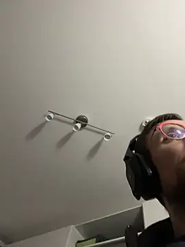 Snapshot of Guttermann chatting on November 26, 10:38 am Guttermann online show from November 26, 10:38 am