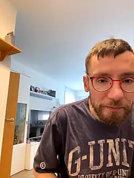 Snapshot of Guttermann chatting on January 6, 1:04 pm Guttermann online show from January 6, 1:04 pm