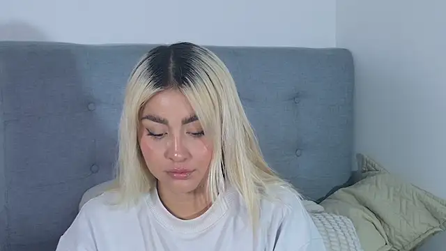 Snapshot of Elina_Hills chatting on December 4, 2:04 pm Elina Hills online show from December 4, 2:04 pm