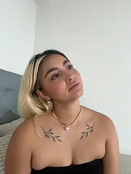 Snapshot of Elina_Hills chatting on December 17, 2:45 pm Elina Hills online show from December 17, 2:45 pm