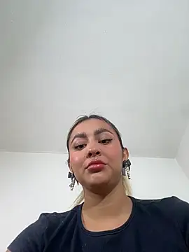 Snapshot of Elina_Hills chatting on December 18, 2:34 pm Elina Hills online show from December 18, 2:34 pm