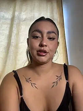 Elina Hills online show from March 23, 7:07 pm