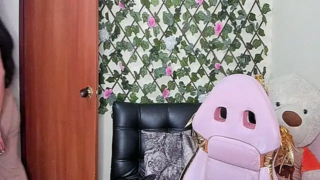 Snapshot of melani_ferraraa_ chatting on November 13, 5:50 am melani ferraraa online show from November 13, 5:50 am