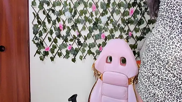 Snapshot of melani_ferraraa_ chatting on November 16, 6:30 am melani ferraraa online show from November 16, 6:30 am