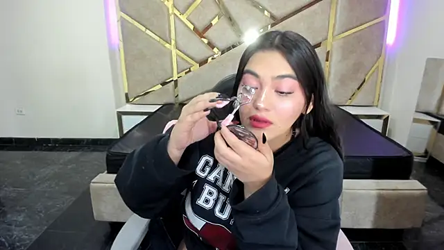 Snapshot of Frrreyaa chatting on November 3, 3:19 am Frrreyaa online show from November 3, 3:19 am