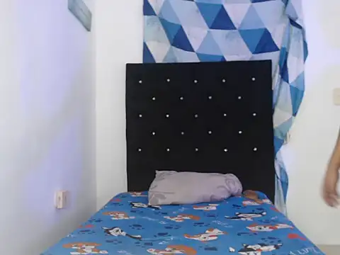 zoelittle3 online show from October 31, 1:17 am