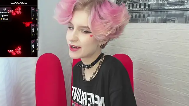 Angel Julles online show from April 18, 3:21 am