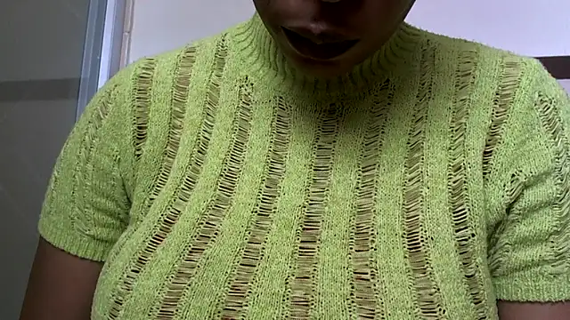 Snapshot of NewBeginnings8 chatting on December 17, 12:44 pm NewBeginnings8 online show from December 17, 12:44 pm