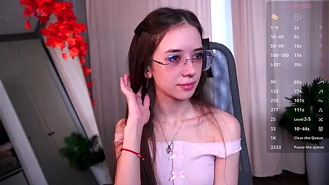 Snapshot of tinyanie chatting on November 19, 6:02 am tinyanie online show from November 19, 6:02 am