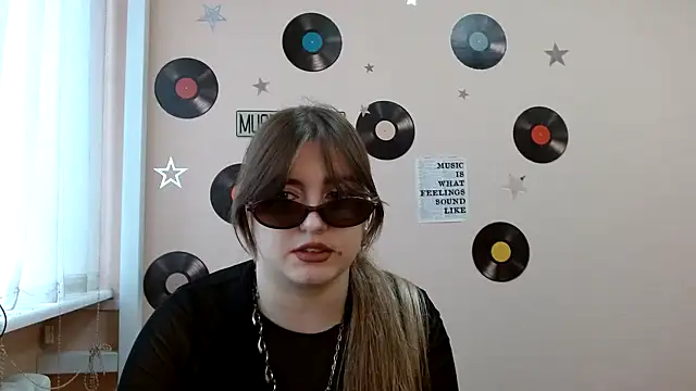 Dance  Queen online show from October 31, 11:55 am