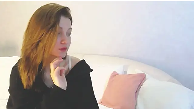 Molly Mavis online show from November 4, 4:00 am