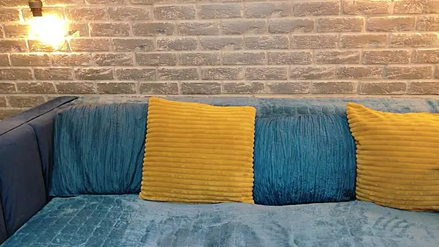 Snapshot of Di_Andra chatting on February 18, 5:42 pm Di Andra online show from February 18, 5:42 pm