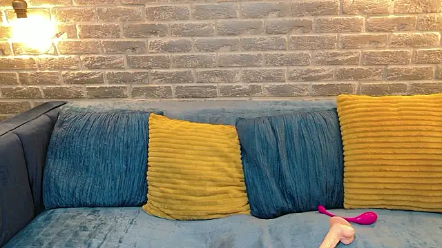 Snapshot of Di_Andra chatting on February 23, 6:27 pm Di Andra online show from February 23, 6:27 pm