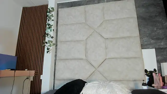 Liia Leens online show from February 8, 5:05 pm