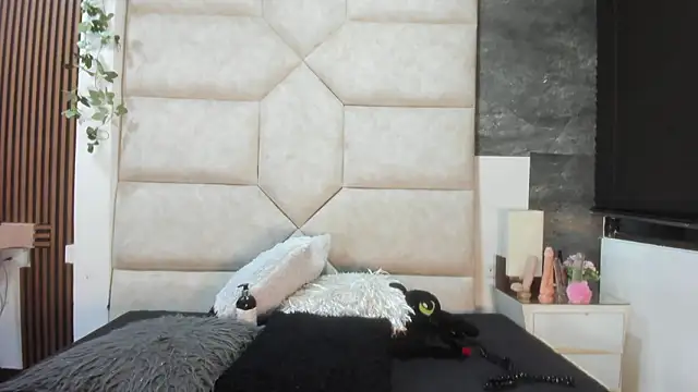 Liia Leens online show from February 28, 4:46 am