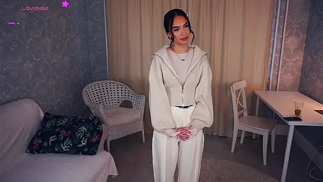 HyeTysarczyk online show from November 5, 7:30 am