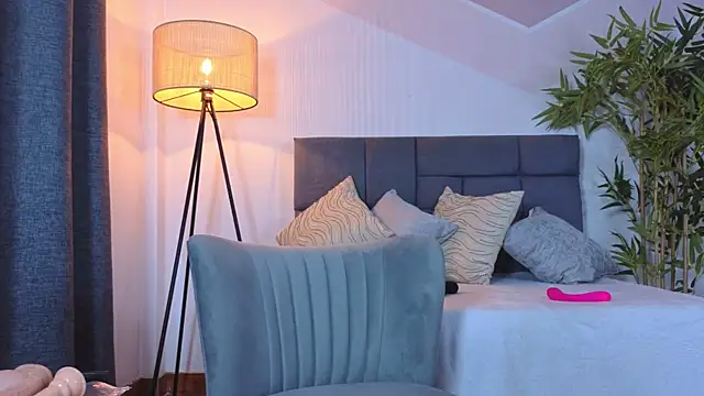 kinkyzoe20 online show from November 3, 7:48 pm