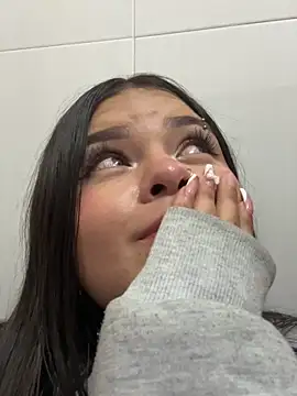 Snapshot of Camila_Duarte_ chatting on November 5, 2:33 am Camila Duarte online show from November 5, 2:33 am