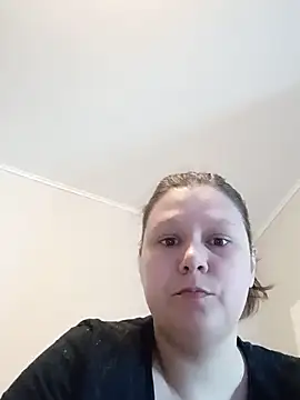 GlitterAuburn online show from June 1, 1:02 pm