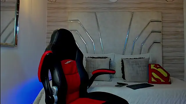 Snapshot of MAXTHOMSON chatting on November 26, 11:39 pm MAXTHOMSON online show from November 26, 11:39 pm