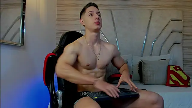 Snapshot of MAXTHOMSON chatting on December 20, 11:56 pm MAXTHOMSON online show from December 20, 11:56 pm