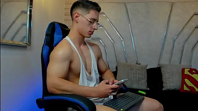 MAXTHOMSON online show from February 5, 5:45 am