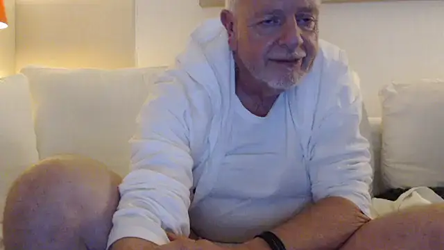 Snapshot of Dennislover007 chatting on November 6, 6:09 pm Dennislover007 online show from November 6, 6:09 pm