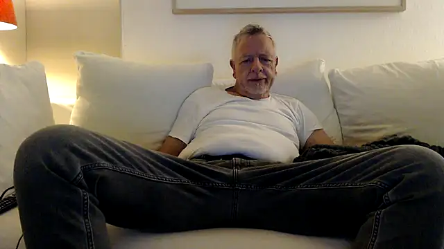 Snapshot of Dennislover007 chatting on November 22, 4:50 pm Dennislover007 online show from November 22, 4:50 pm