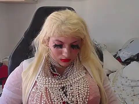 VanesaCrossic online show from April 8, 9:31 am