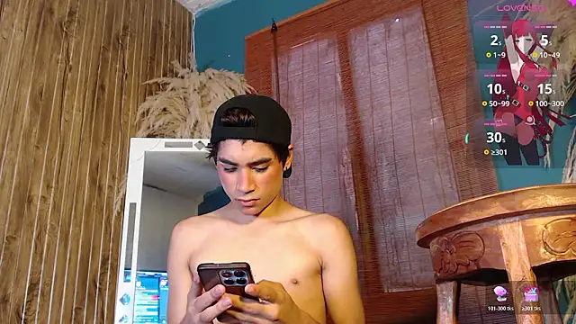 Leo Glow online show from February 4, 1:06 pm