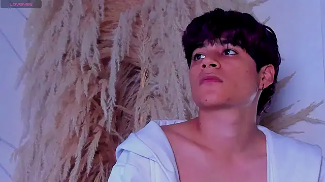 Leo Glow online show from February 14, 12:35 pm