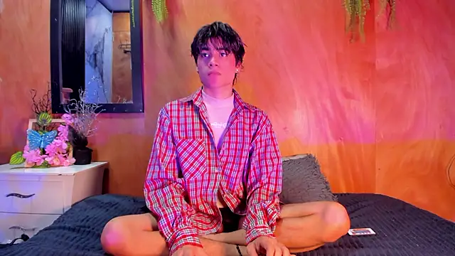 Leo Glow online show from March 24, 11:43 pm