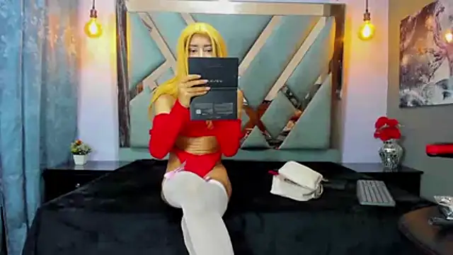 Snapshot of RegannTaylor chatting on December 2, 1:50 pm RegannTaylor online show from December 2, 1:50 pm