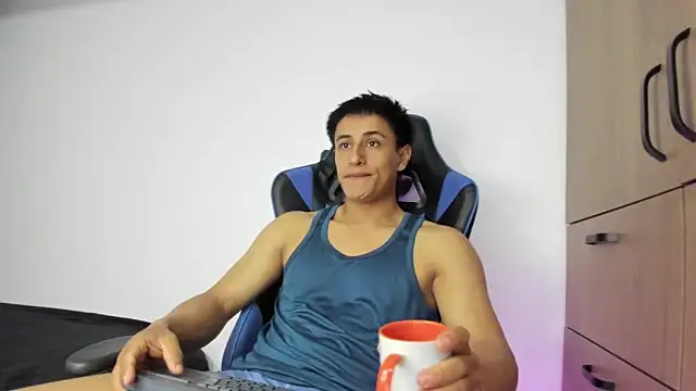 Snapshot of dorman_boy chatting on November 11, 1:49 am dorman boy online show from November 11, 1:49 am