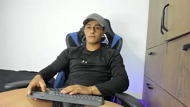 Snapshot of dorman_boy chatting on November 16, 4:07 am dorman boy online show from November 16, 4:07 am