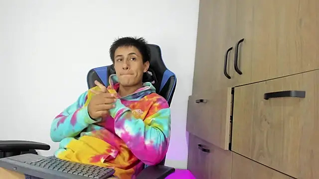 Snapshot of dorman_boy chatting on November 22, 2:54 am dorman boy online show from November 22, 2:54 am