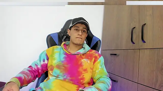 Snapshot of dorman_boy chatting on December 22, 3:36 am dorman boy online show from December 22, 3:36 am